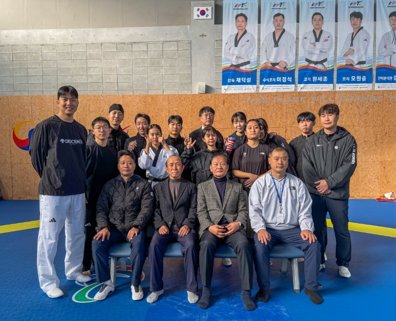 단체사진 3.jpg