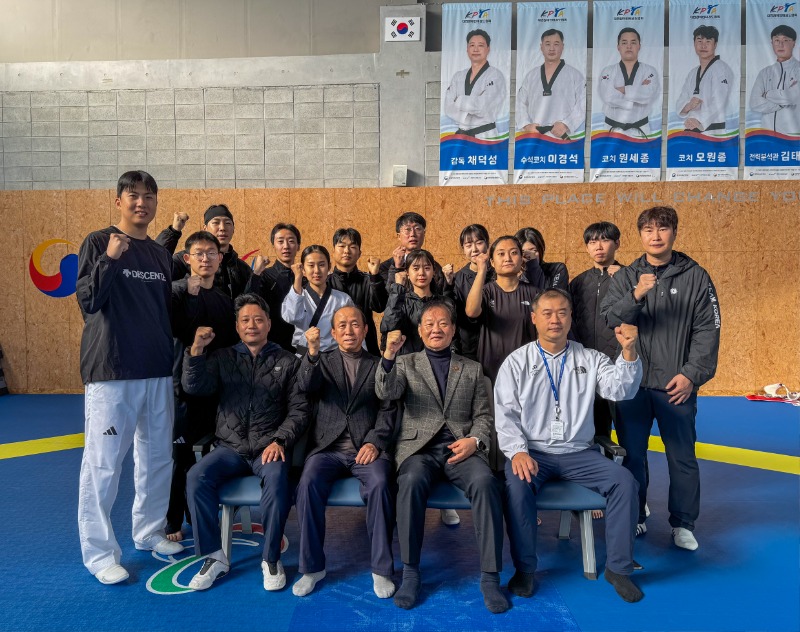단체사진 4.jpg