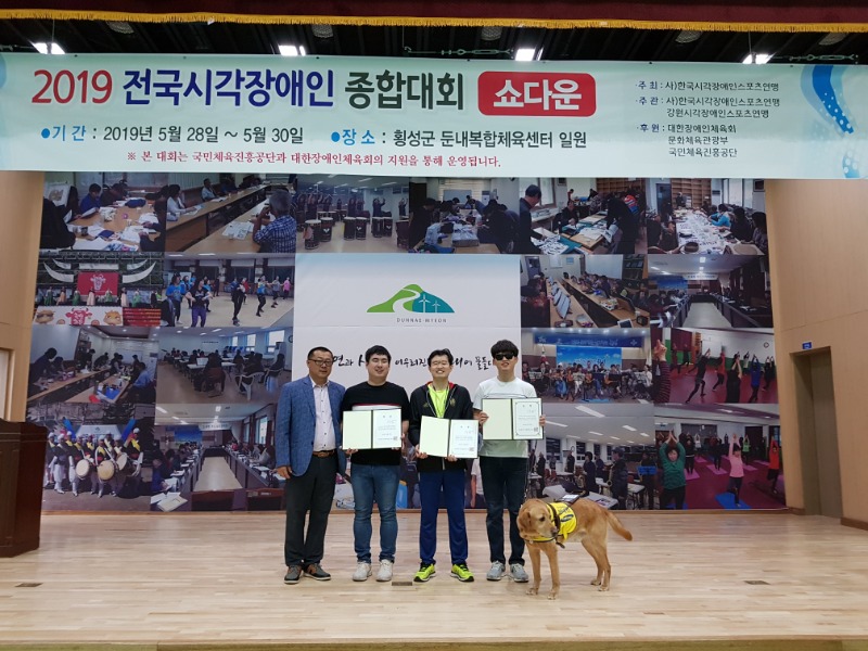 시상식 남자.jpg