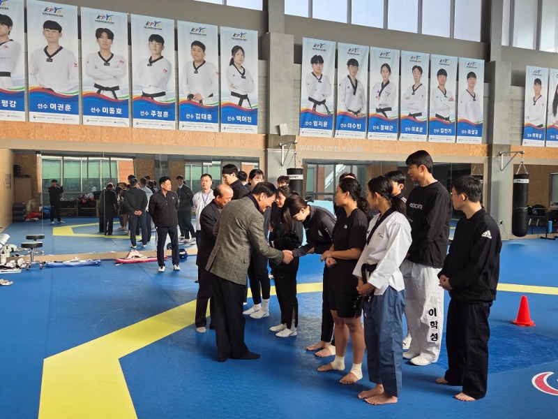 단체사진 2.jpg