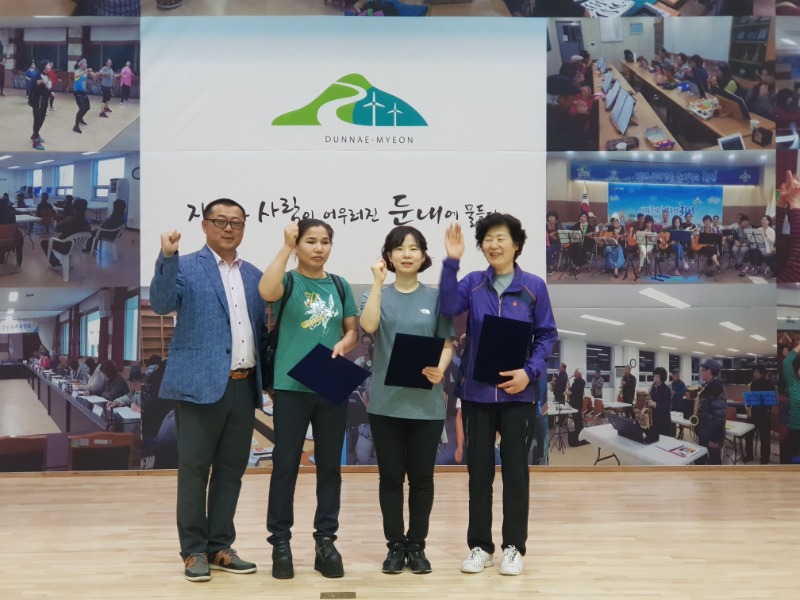 시상식 여자.jpg