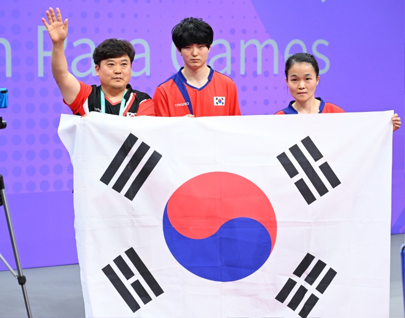 YYJ_8859 탁구 혼성 금메달 획득 김기태 서양희.jpg