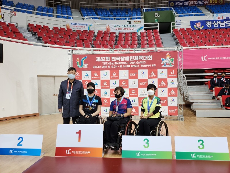 여자 단식 2 시상.jpg